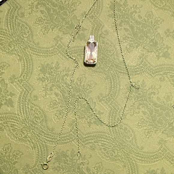 Jewelry - Elegant Pink Pendant Necklace
